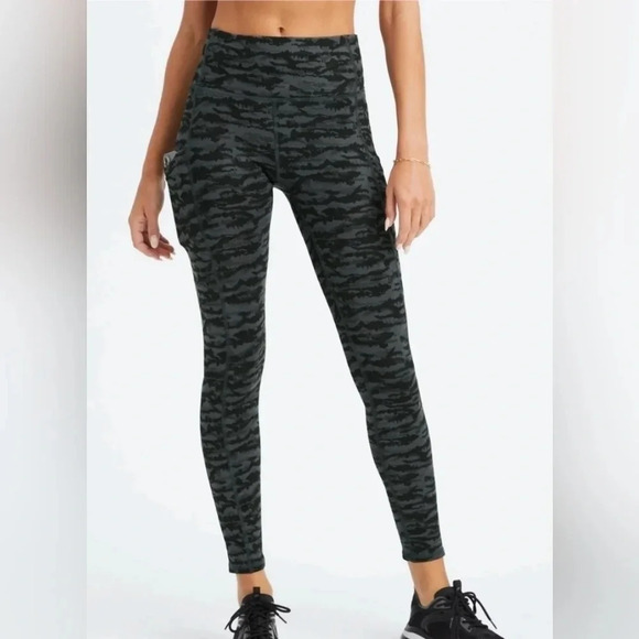 Fabletics Therma-Flex High-Waisted Pocket Legging, Color Pewter Tigress Size S - Picture 1 of 15